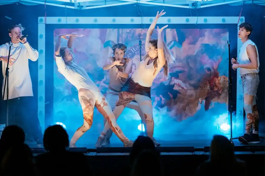 Skupinové vystoupení Let’s Barock na festivalovém pódiu
